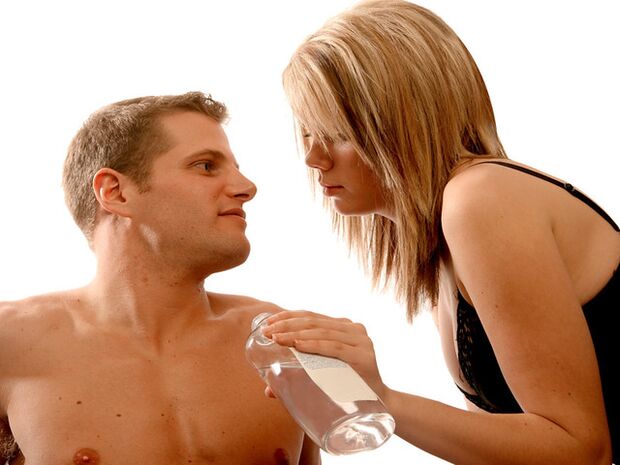 Ҳангоми машқ шумо бояд равғани масҳро истифода баред, то penis калон карда шавад.